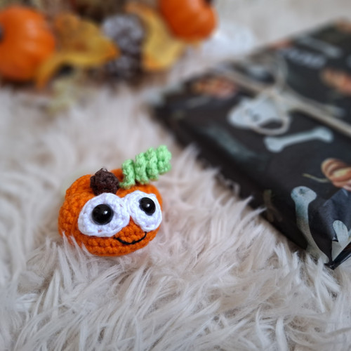 Háčkovaná gumička s dýní — foto 1