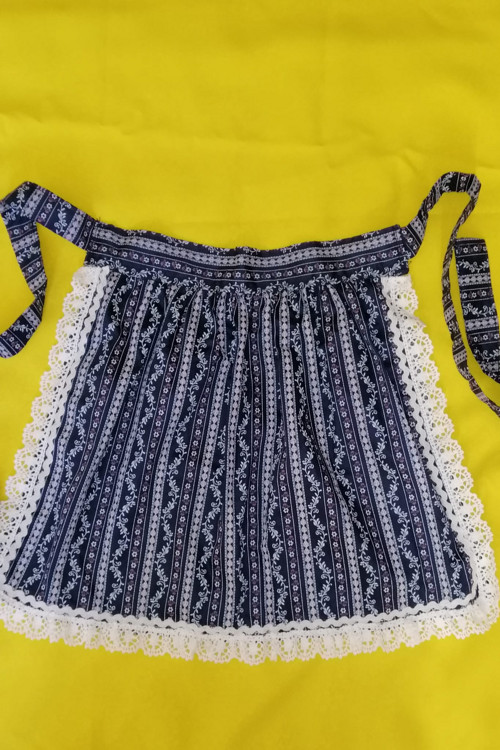 Zástěrka, zástěra ke kroji. Folklor.