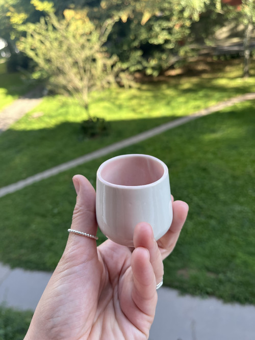 Porcelánový kalíšek Růžový uvnitř