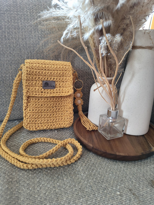 Háčkovaná crossbody taška