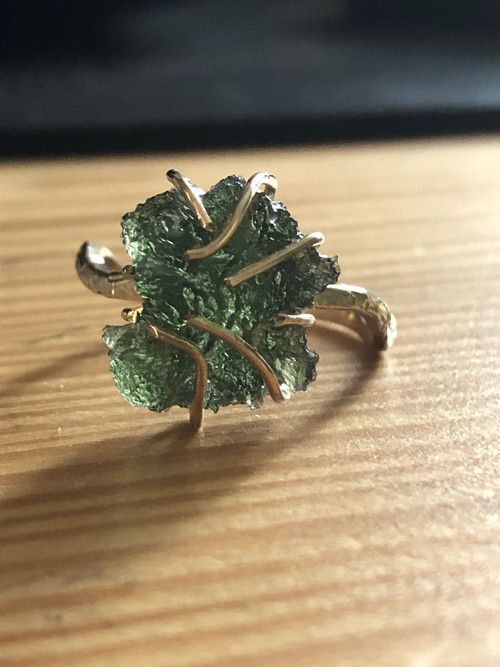 Zlatý prsten s vltavínem FANTAZIE - BS Design