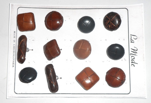 12x starožitné kožené KNOFLÍKY, vzor míč, kov noha