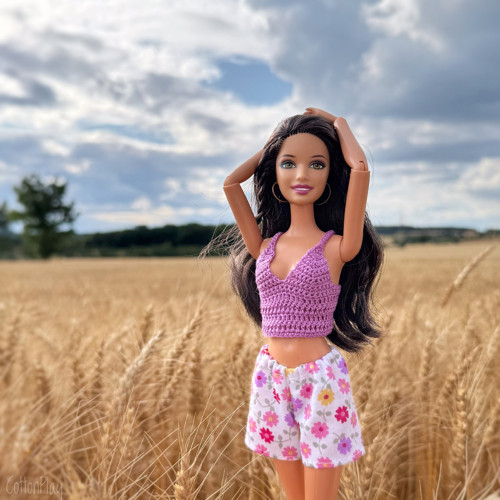 Kraťasy s pestrými kytičkami pro Barbie