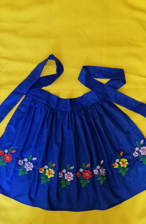 Zástěrka, zástěra ke kroji. Folklor.