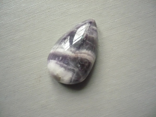 Kabošon - ametyst chevron 26 mm, č.12f