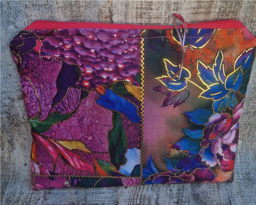 * kapsička ... patchwork se zlatými odlesky ...