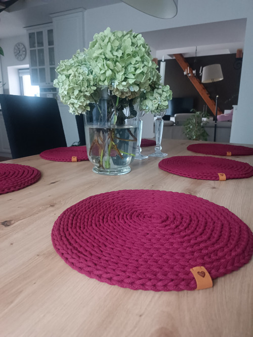 Háčkované prostírání - bordó průměr 36 cm