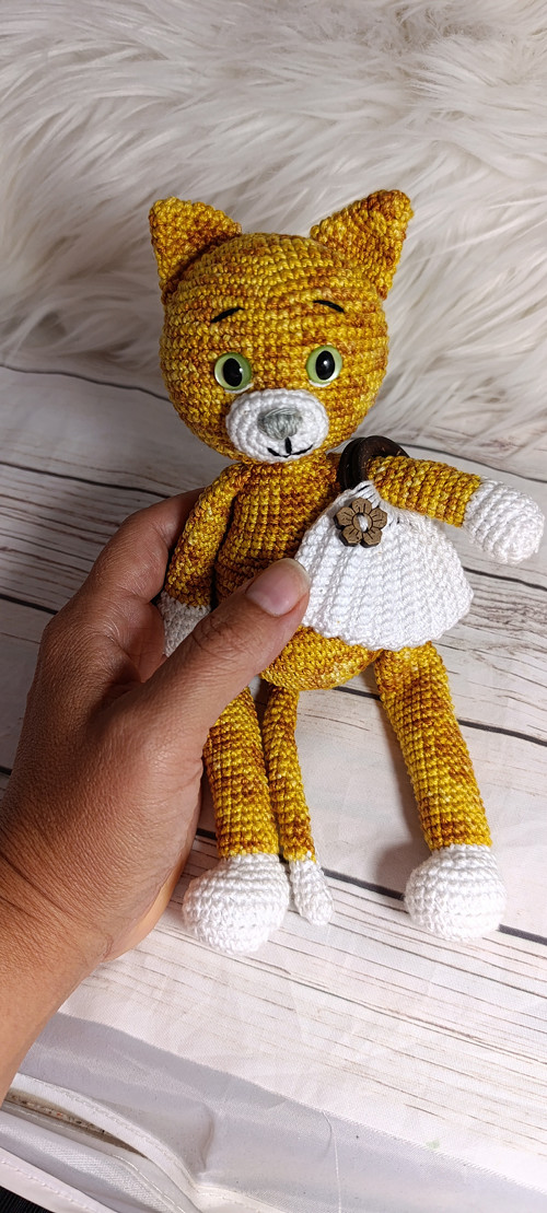 Háčkovaná zrzavá kočička s kabelkou 23cm
