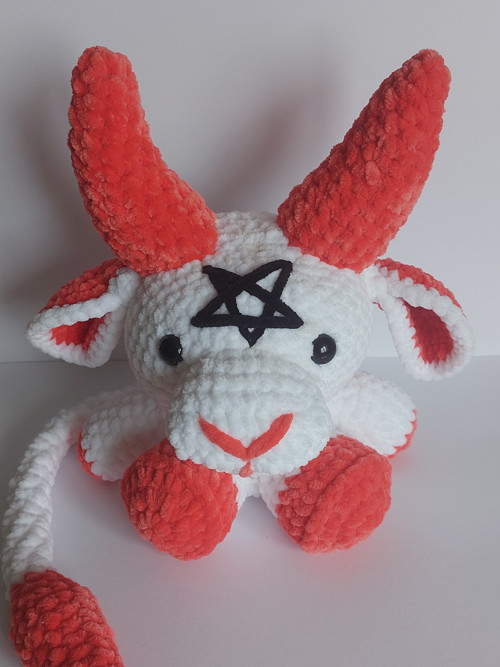 Háčkovaný Baby Baphomet