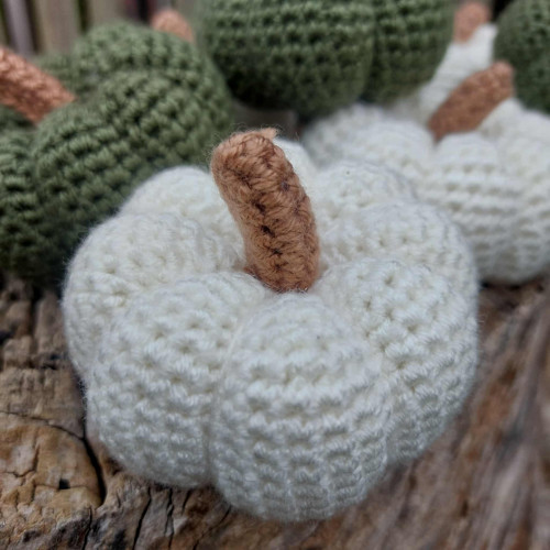 Háčkovaná dýně - 8 cm - smetanová