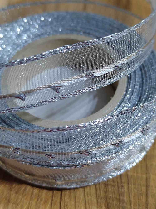 Stuha s drátem 15 mm barva bílá se stříbrem