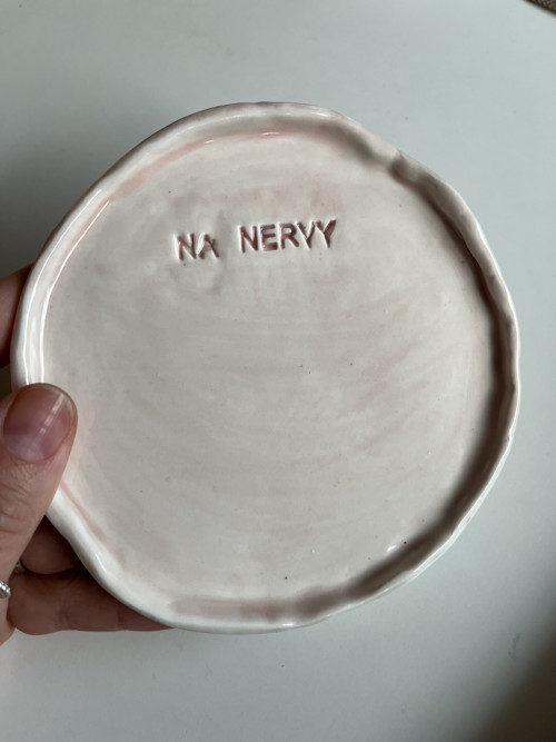 Porcelánový dekorativní talířek - Na Nervy…
