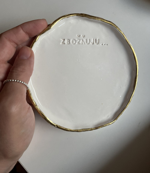 Porcelánový dekorativní talířek - zbožňuju