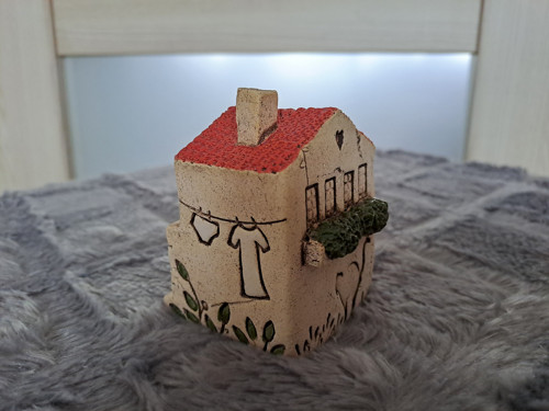 Keramický Domek S Truhlíkem — foto 1