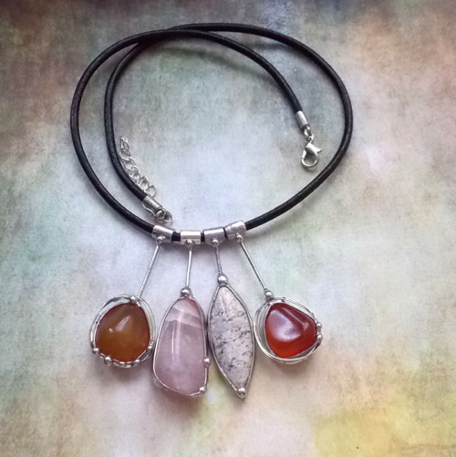 Boho náhrdelník s minerály — foto 1