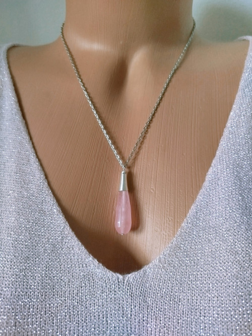 Minerální náhrdelník , růženín ,hypoalergenn