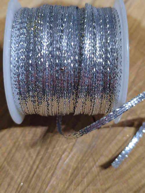 Dekorační stuha s lurexem šíře 3 mm barva stříbrná