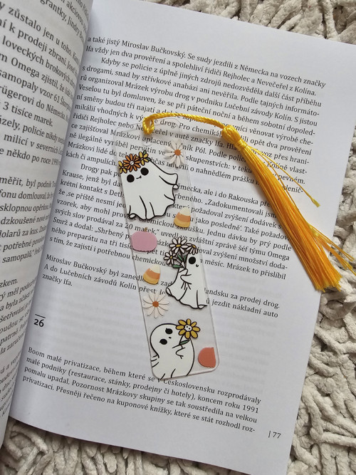 Akrylová záložka duch s věnečkem