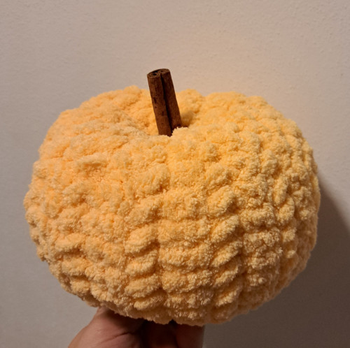 Háčkovaná dýně, 17 cm