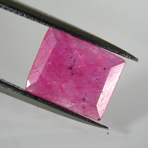 Broušený přírodní Rubín, 2,44 ct., 10,4x8,5x2,1 mm