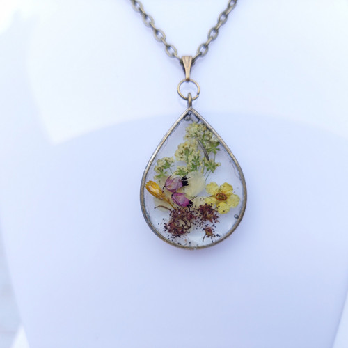 Meadow flowers tear /25217/