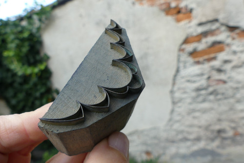 Stříška ...dřevěné razítko na textil, modrotisk