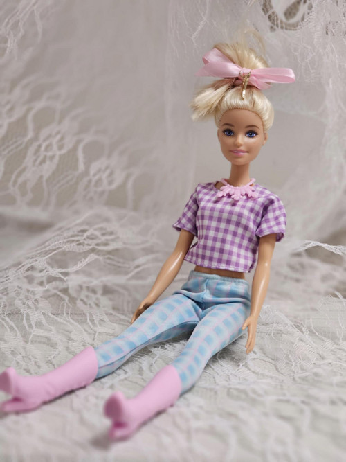 Oblečení + Barbie jako dárek — foto 1