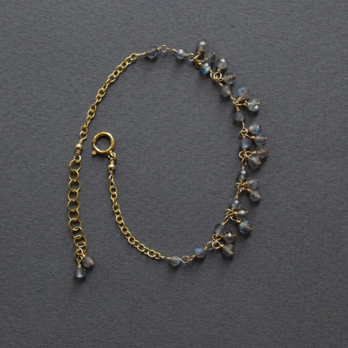 Nespoutaný s labradority, gold filled náramek