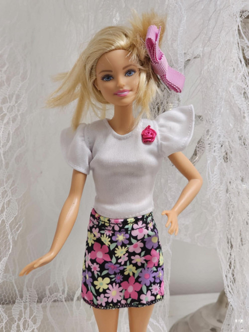Oblečení + Barbie jako dárek — foto 1