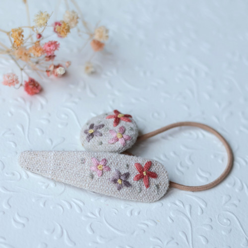 Set vyšívané spony a buttonky na culík BEIGE