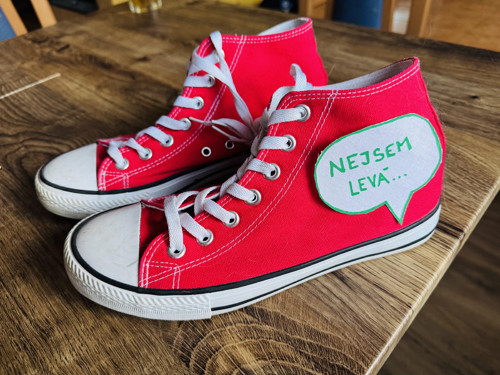 Tenisky: Nejsem levá…