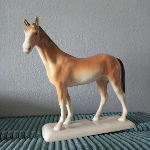 Porcelánový kůň Royal Dux