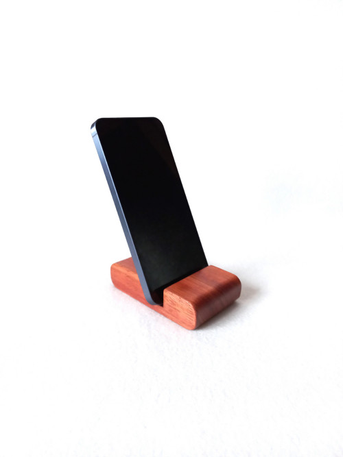 Stojánek na mobilní telefon - padouk