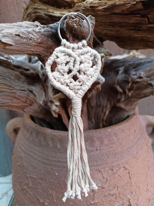 Klíčenka krajkové srdce, béžová, macramé