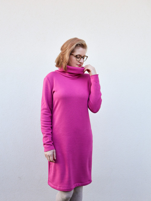Hřejivé rolákové šaty Leah - fuchsiové