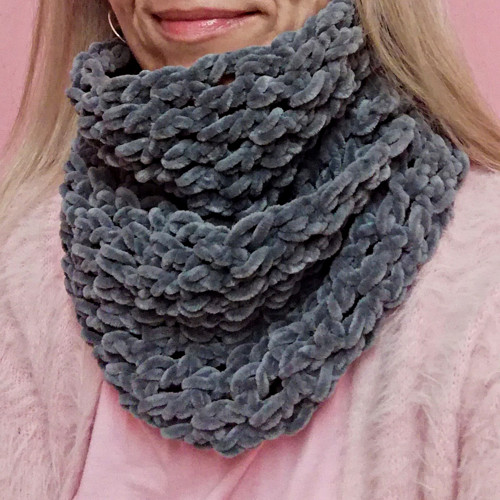 Šála šedá sametová