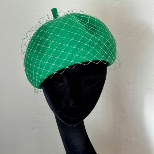 Plstěný Baret S Anténkou A Závojem Zelený