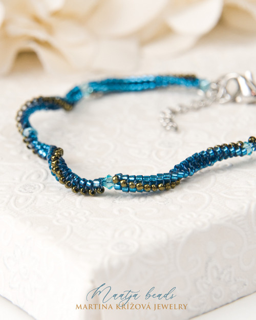 Wavy (Blue Zircon) - šitý korálkový náramek