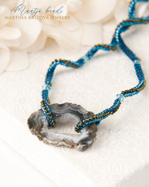 Wavy Blue Zircon (Achát) - korálkový náhrdelník