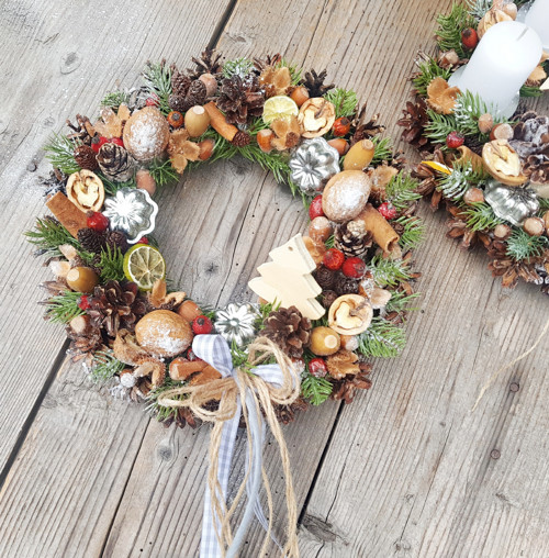 Adventní závěsný věneček — foto 1