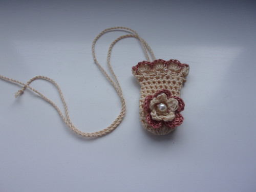 Háčkovaný pytlíček na amulet