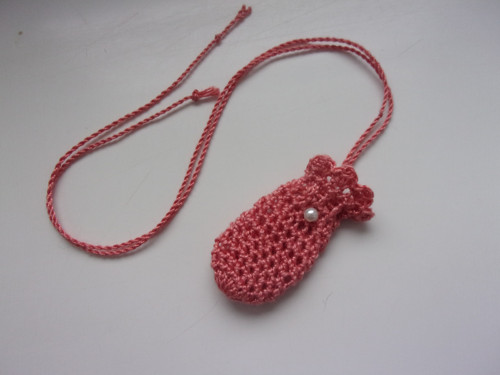 Háčkovaný pytlíček na amulet