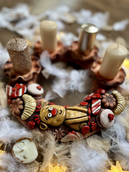 Adventní věnec s vůní Vánoc se sobíkem …