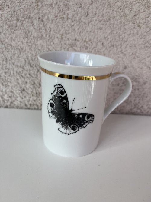 Porcelánový hrnek- Motýl