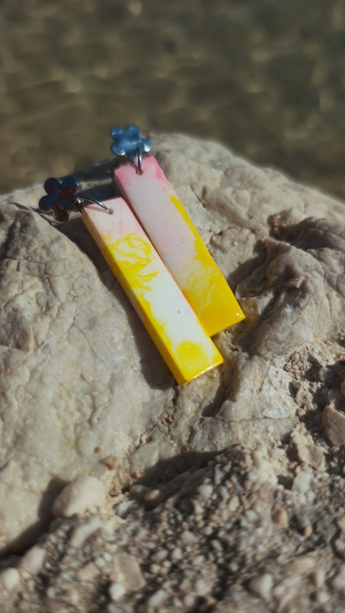 Léto nebo Podzim? - Yellow Pink Rectangle