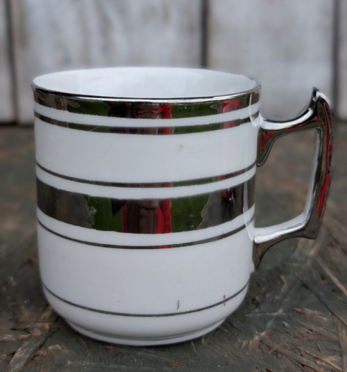 Záhada jména Suk, starožitný porcelánový hrnek.
