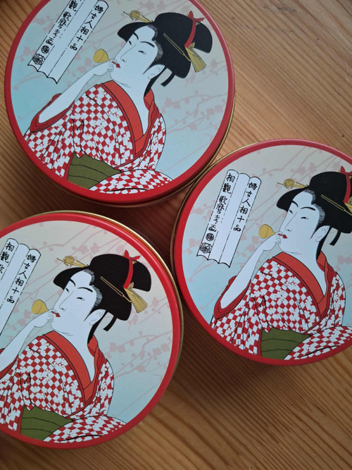 Nádherna plechovka Ukiyoe Dáma z Japonska !!!