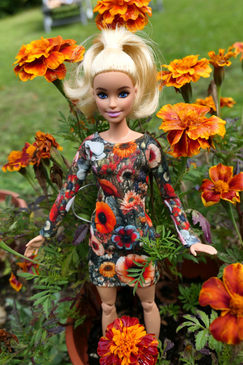 Šaty pro chladné dny pro Barbie — foto 1
