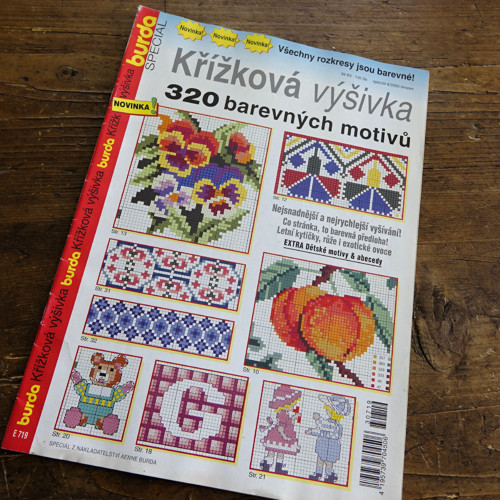 Burda speciál ... Křížková výšivka ... 8/2003 — foto 1