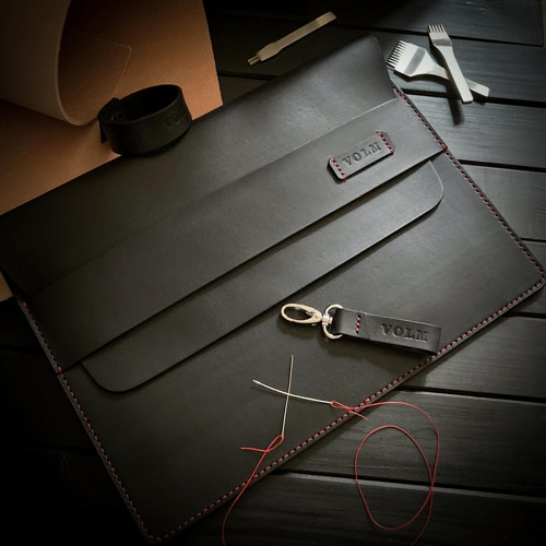 Kožený obal na Pc/tablet (set. klíčenka+náramek)